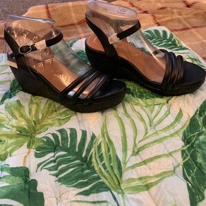 Gentle Souls platforms sandals black size 9 new